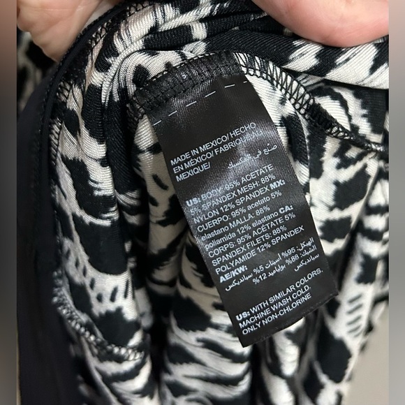 Chicos Travelers Maxi Dress Size 1 (Medium) Neutral Ikat Print Stretchy Classy - Picture 4 of 5